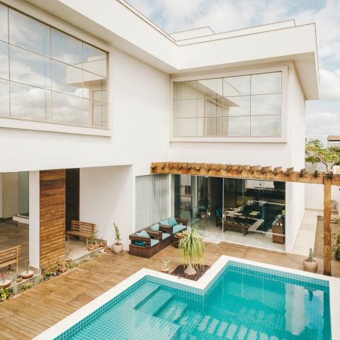 Harlow Outdoor contemporary swimming pool